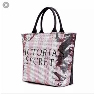 MAKE AN OFFER NWT Victoria’s Secret Tote
